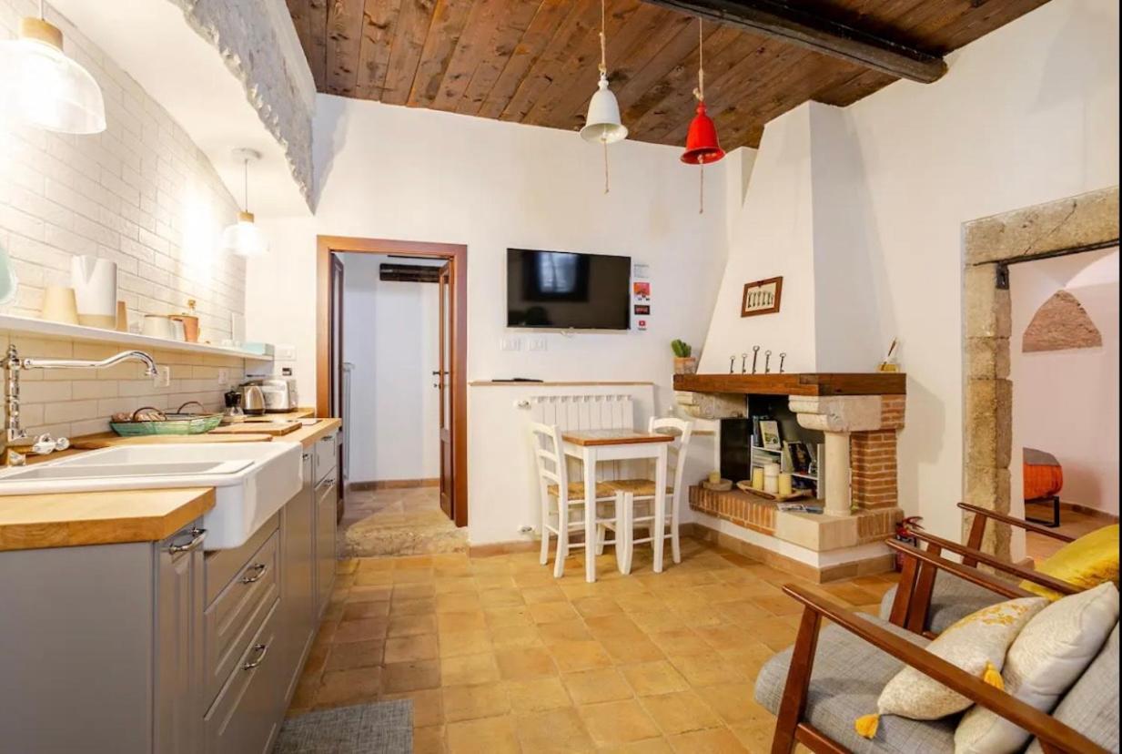 Aurora Medieval House Sermoneta Buitenkant foto